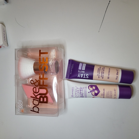 Rimmel Mousse Foundation and Blender/Brush set - Picture 1 of 4